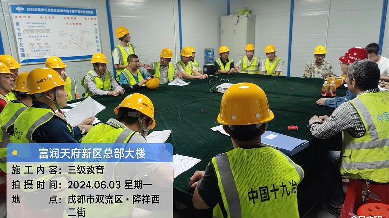 在选择专业时，考生和家长应关注以下事项：